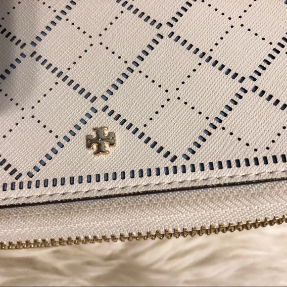 Tory Burch Robinson Crosshatch Smartphone - Picture 7 of 8